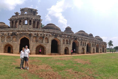 Hampi: Tour privato guidato di 2 giorni con partenza da BangaloreHampi: Tour guidato privato di 2 giorni in auto da Bangalore