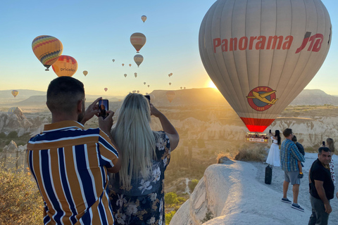 Kapadocja: Wycieczka ze śniadaniem na wschód słońcaOglądanie balonów z profesjonalnym fotografem