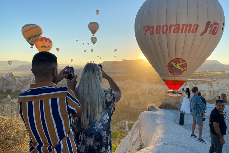 Kapadocja: Wycieczka ze śniadaniem na wschód słońcaOglądanie balonów z profesjonalnym fotografem