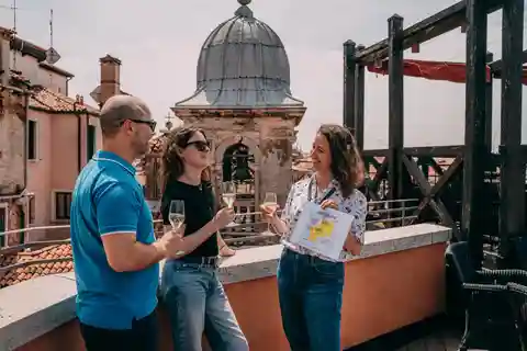Venice: Exclusive Rooftop Terraces Tour with Prosecco