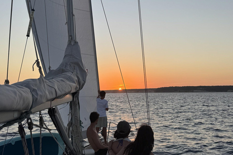 Cala Galdana - Full-day sailing trip (8 hours) Full-day sailing trip through the coves of southern Menorca (max. 4 people)