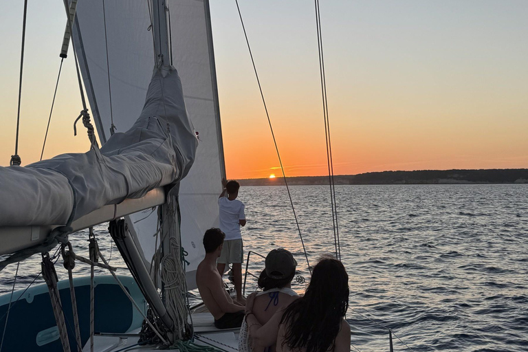 Cala Galdana - Full-day sailing trip (8 hours) Full-day sailing trip through the coves of southern Menorca (max. 4 people)