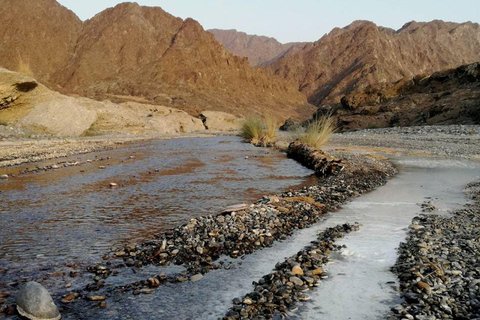 Dia inteiro em Wadi Abyadh - Aldeia de Wekan - Forte de Nakhal - primavera Quente