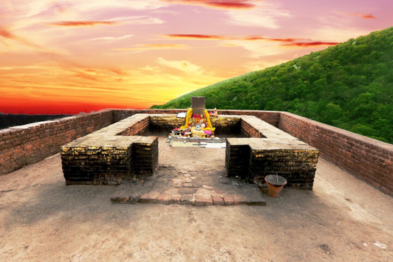 ÜBERNACHTUNG IN RAJGIR UND NALANDA AB BODHGAYA