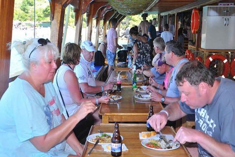 Sida: Dolphin Island båttur, lunch, Sotf-drycker och simningDelphin båttur med lunch och softdrinkar