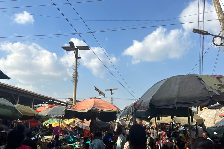 Kampala Suburbs: Exclusive All Markets Tour with Local Guide
