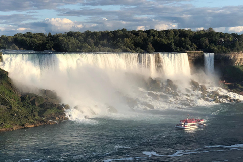 Cataratas do Niágara: Tour c/ Torre, Viagem e Cruzeiro de BarcoEpic Niagara Falls Tour c/ Torre, Viagem e Cruzeiro de Barco