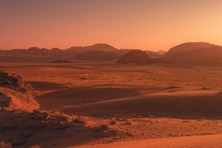 Wadi Rum: Private 2-day photography tour stargazing and jeep