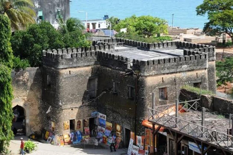 Zanzibar: privat tur till Prison Island, sköldpaddor och Stone TownPrivat rundtur i Stone Town och Prison Island. Ingen transfer