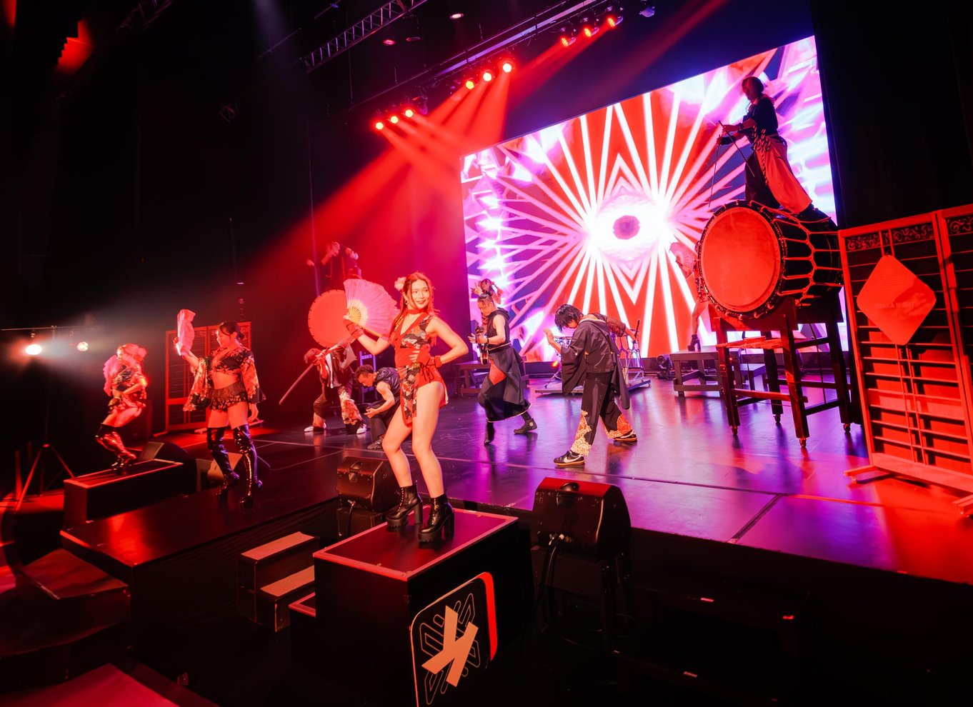 Osaka: Et moderne show med samuraier, Kabuki, Taiko og dans