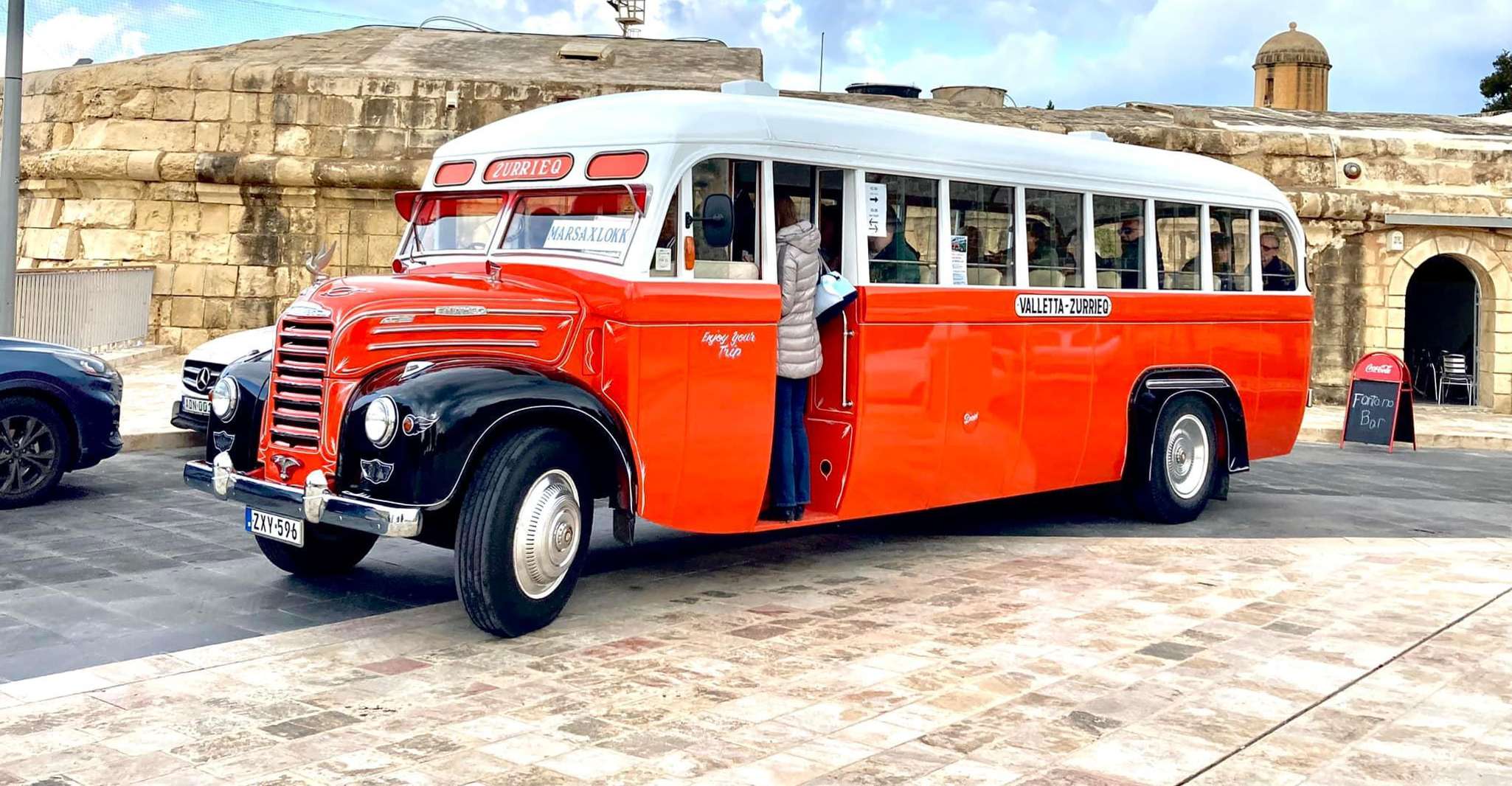 Valletta, Sunday Vintage Bus naar Marsaxlokk - Hizvo