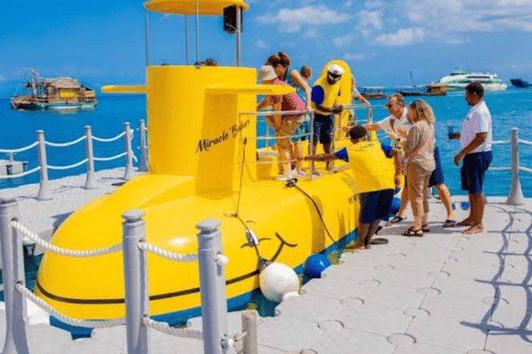 Zanzibar: tour in semisommergibile con vista subacqueaZanzibar: tour in semi-sottomarino con vista subacquea