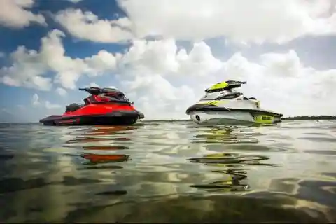 Jet Ski Abenteuer in Doha mit bequemer Abholung!