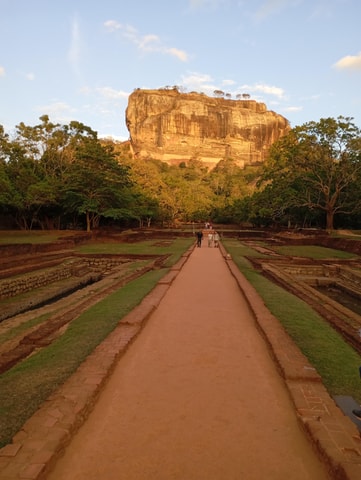 From Colombo: Day Trip Sigiriya, Dambulla & Kandalama Lake