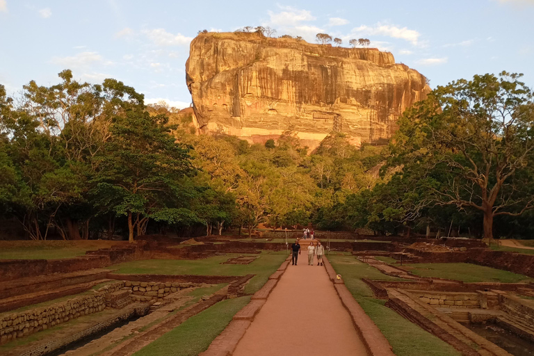 From Colombo: Day Trip Sigiriya, Dambulla & Kandalama Lake From Colombo: Day Trip Sigiriya, Dambulla - All Inclusive