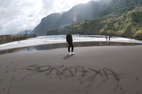 Excursión Privada a las Piscinas Naturales y Cascadas de Porto Moniz