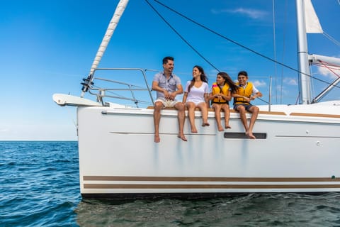 Cancun: Isla Mujeres All-Inclusive Catamaran with pick-up
