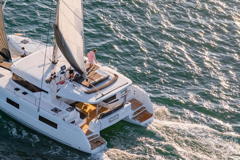 Pasito Blanco : excursion privée en catamaran avec repas et boissons2 heures/coucher du soleil