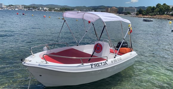 Explore Ibiza’s Hidden Coves: No-License Boat Rental