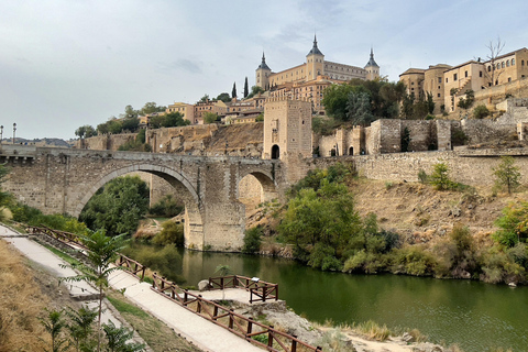 Toledo: Excursion from Madrid with a cultural tour guide and van