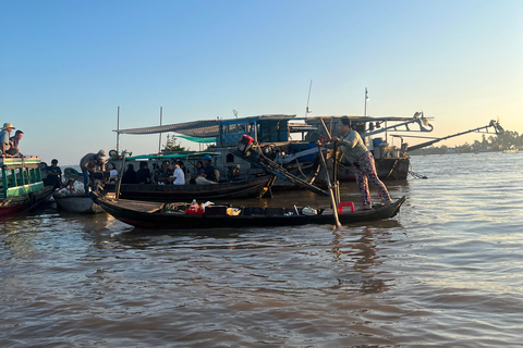 2-Day Mekong Delta Private Tour: Vinh Long, Can Tho & Sa Dec