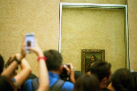 Paris:Louvre Premium Guided Tour with Reserved Skip the Line Semi-Private Group Tour - Max. 6 Persons