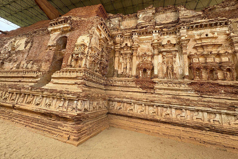 Sigiriya: UNESCO Polonnaruwa & Ancient Lake Heritage Tour