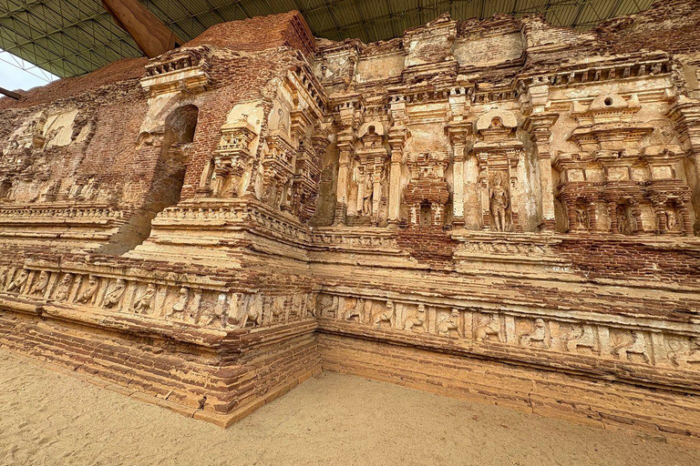 Sigiriya: UNESCO Polonnaruwa & Ancient Lake Heritage Tour