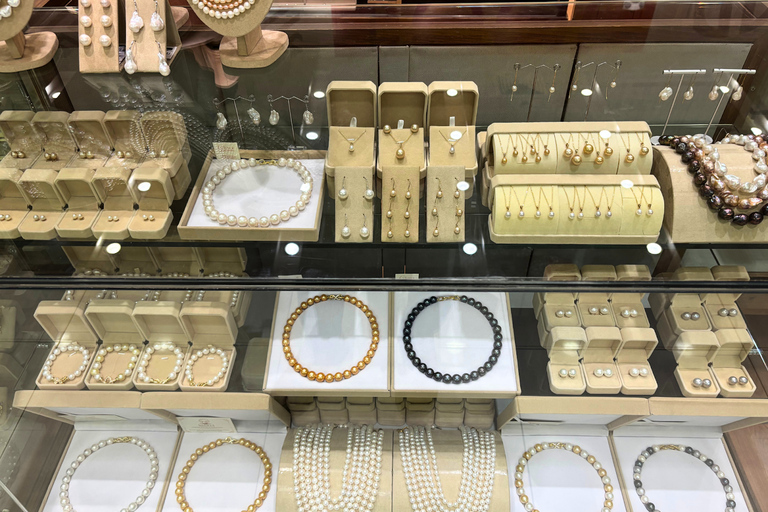 Manila: Private Intramuros & Filipino Shopping Tour