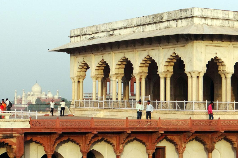 Von Delhi: Taj Mahal &amp; Agra Tour mit dem ExpresszugZug 2. Klasse mit Wagen und Reiseführer