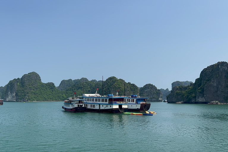 2-tägige Ha Long Bay Island Cruise Tour mit einem 3-Sterne-Kreuzfahrtschiff