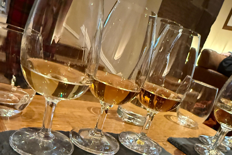 Glasgow: Scottish Rogue Distillery Experience with Tasting