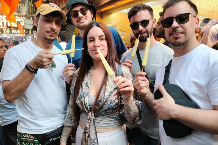 Mercado nocturno y comida callejera en Delhi (medio día, guiado por mujeres)Mercado de día y comida callejera en Delhi (medio día, guiado por mujeres)