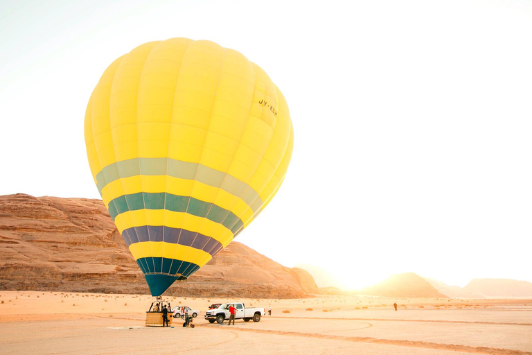 Wadi Rum: 1-Day Sunrise Balloon above Rum Valley & Transfer 1-Day Sunrise Balloon with Jeep Tour and Meals