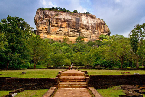 From Kandy: Sigiriya and Pidurangala Rock Tuk Tuk Tour