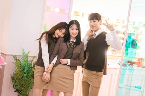 Séoul : Lotte World 1 Day Pass & School Uniform 1 Day Rental