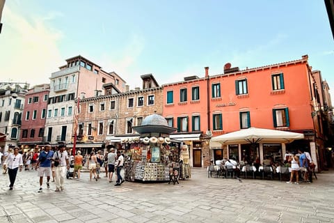 Venice Food Tour: Venetian Cuisine in the Castello District