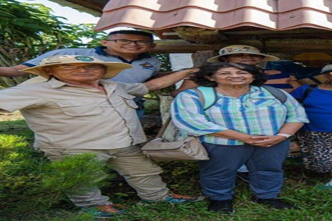 Santa Cruz: Giant Tortoise Watching and Lava Tunnels Tour