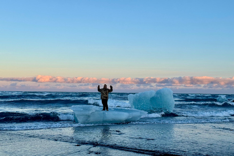 South Shore Adventure by 4x4 in Spanish with Professional Photos Iceland's South Shore in a 4x4 in Spanish with Professional Photos
