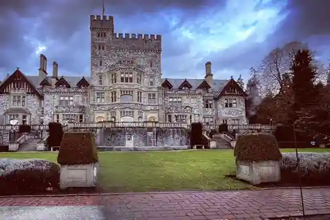 Victoria: Skywalk & Hatley Castle Private Tour