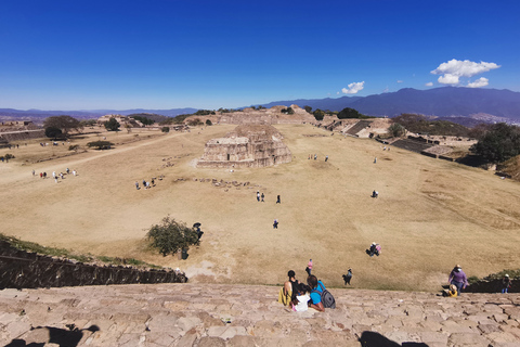 Full Day Guided Tour on the Monte Alban RouteTickets and food included