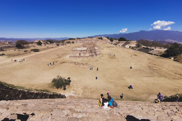 Excursión guiada de día completo por la Ruta de Monte AlbánEntradas y comida incluidas