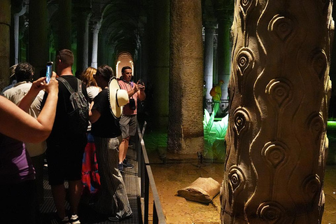 Santa Sofia e Moschea Blu + Cisterna Basilica (opzionale)Tour di Santa Sofia e della Moschea Blu con biglietti d'ingresso inclusi