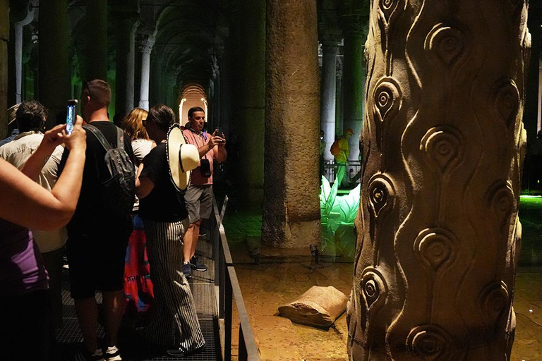 Santa Sofia e Moschea Blu + Cisterna Basilica (opzionale)Tour di Santa Sofia e della Moschea Blu con biglietti d'ingresso inclusi