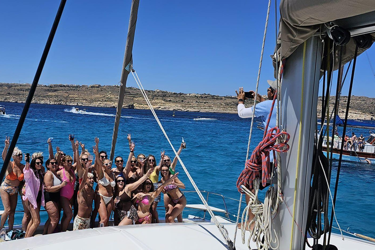 St. Paul's Bay: Half-Day Luxury Catamaran Tour with Drinks