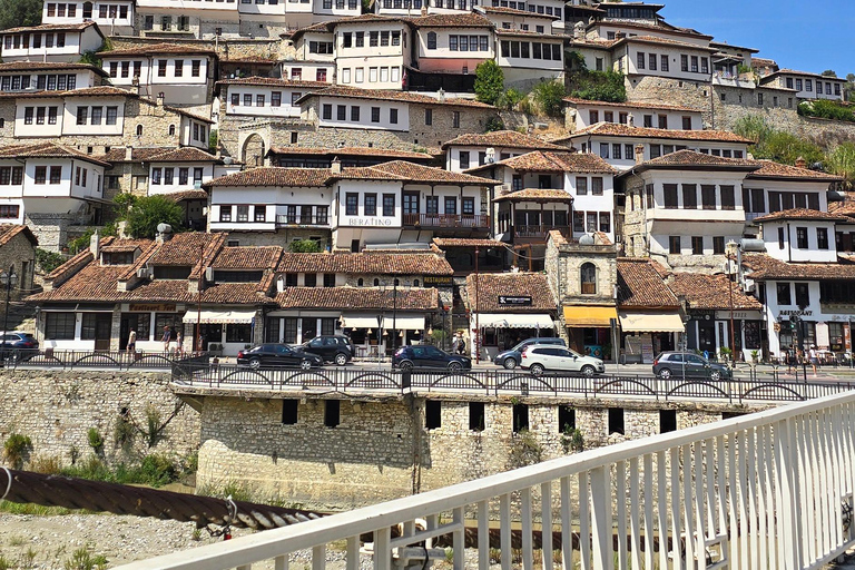 地拉那：贝拉特私人一日旅行（含持证导游）Tirana: Berat Private Day Trip with Certified Guide