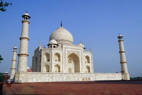 From Delhi: Day Trip to Taj Mahal, Agra Fort and Baby Taj
