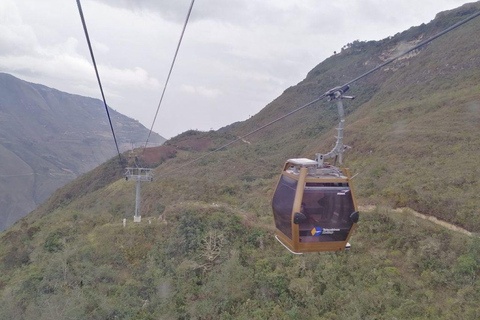 Avontuur in Chachapoyas: Kabelbaan en de Llaqta van Kuélap