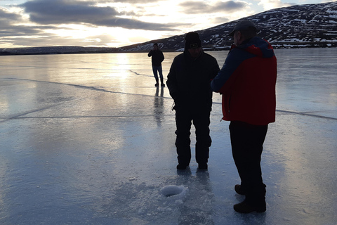 Akureyri : excursion de pêche sur glace avec chocolat chaud