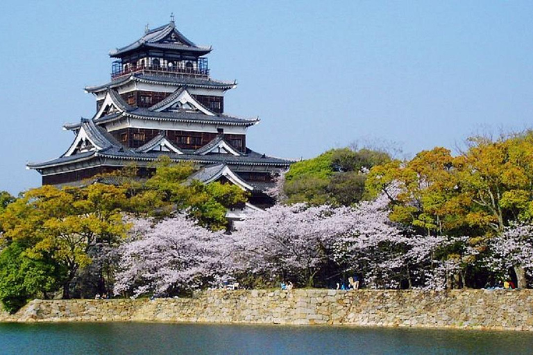 Sentiero del patrimonio di Hiroshima: Cupola, castello di Hiroshima e giardino